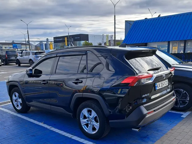 Toyota RAV4 - фото 4