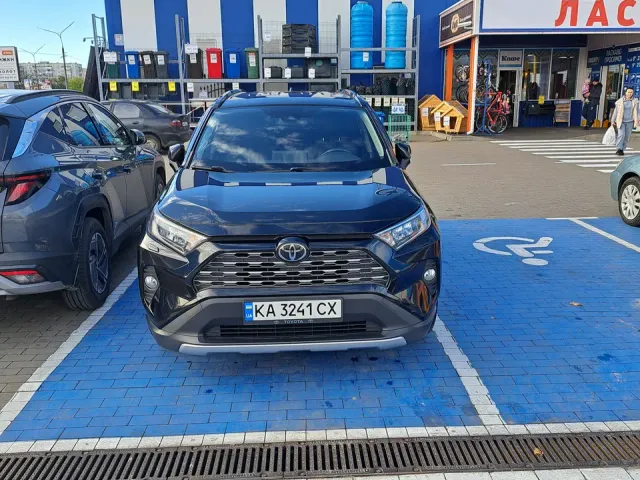 Toyota RAV4 - фото 3