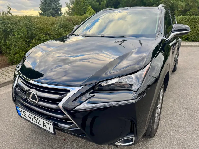 Lexus NX - фото 1