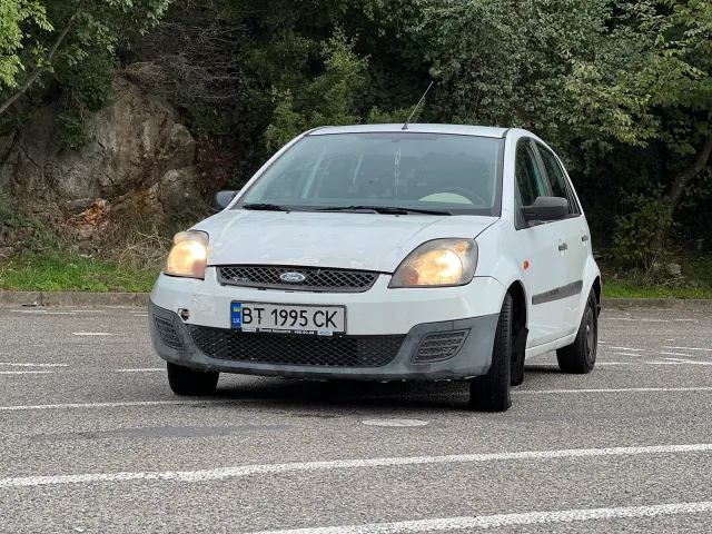 Ford Fiesta - фото 1