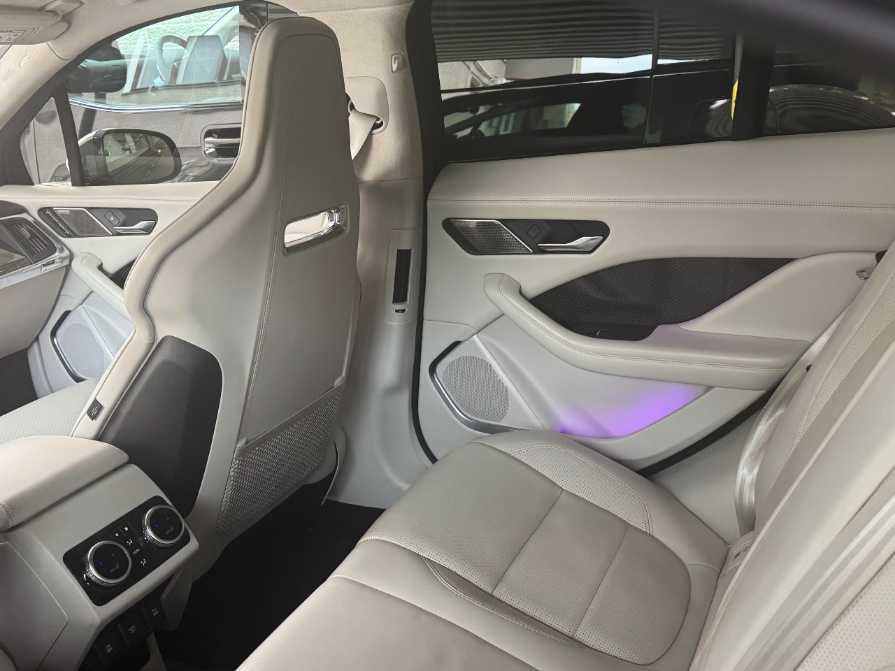 Jaguar I-Pace - фото 19