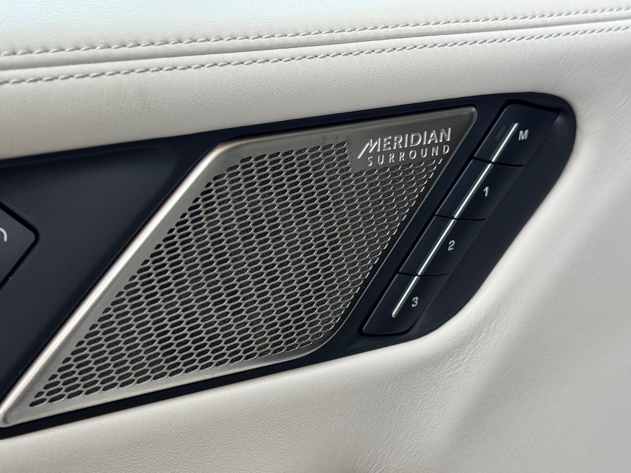 Jaguar I-Pace - фото 10