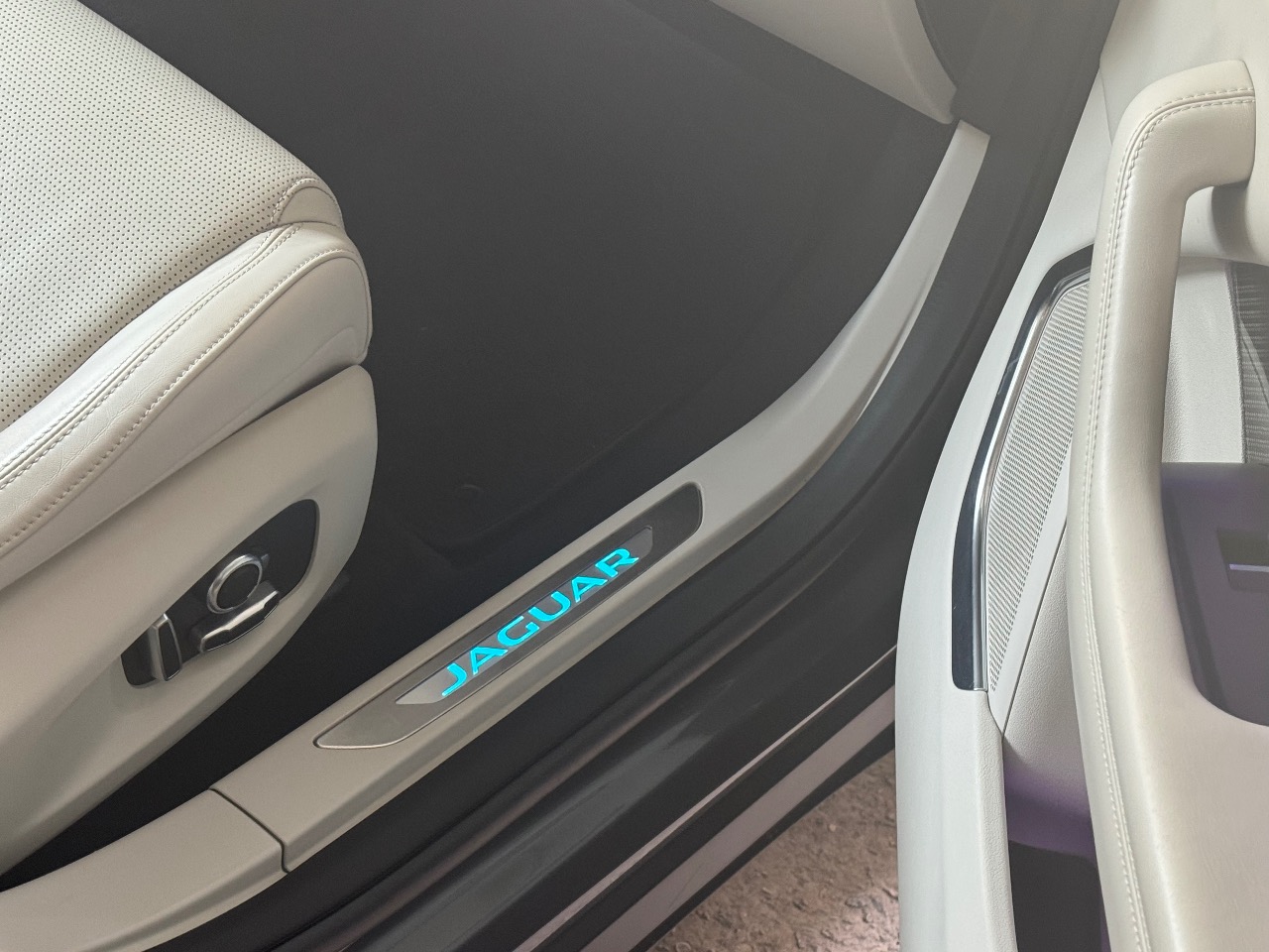 Jaguar I-Pace - фото 14