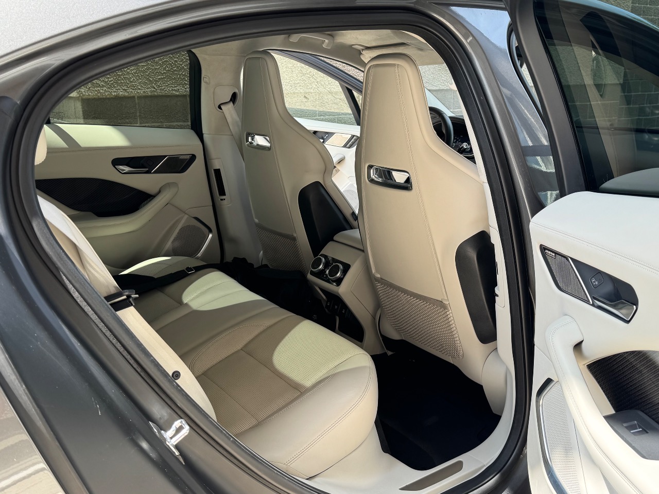 Jaguar I-Pace - фото 20