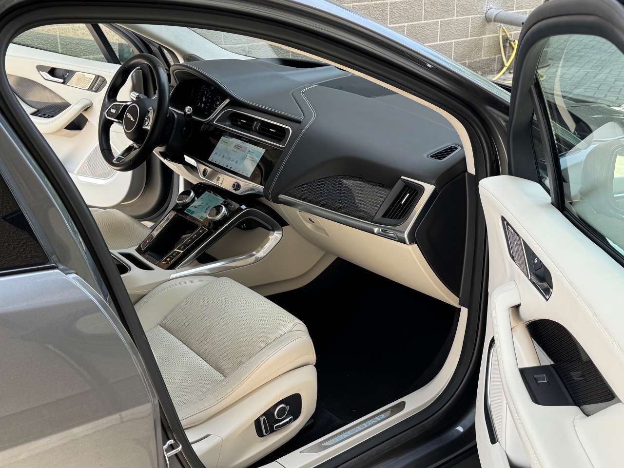 Jaguar I-Pace - фото 12