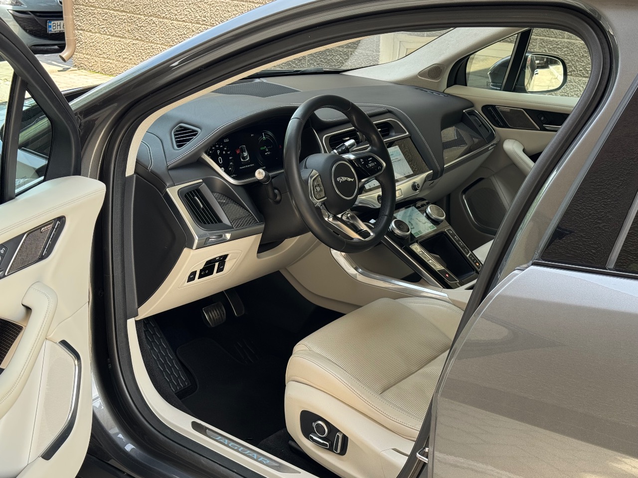 Jaguar I-Pace - фото 7