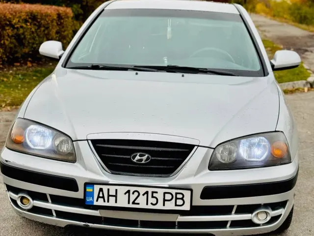Hyundai Elantra - фото 1