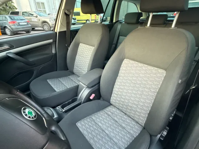 Skoda Octavia - фото 4