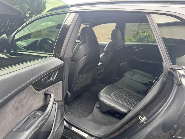 Audi Q8 - фото 3