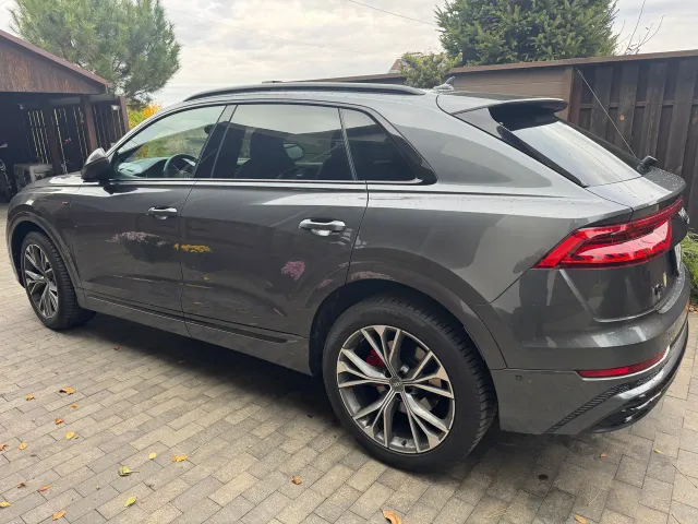 Audi Q8 - фото 1