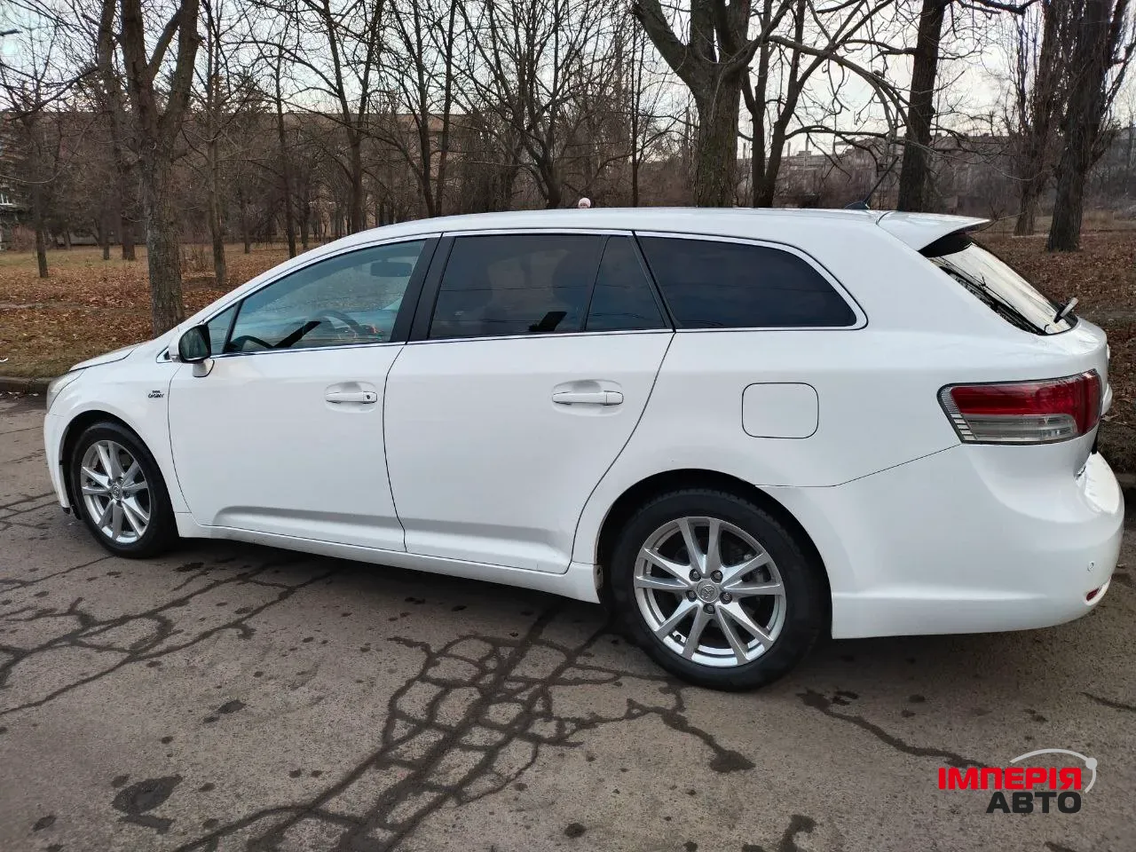 Toyota Avensis - фото 4