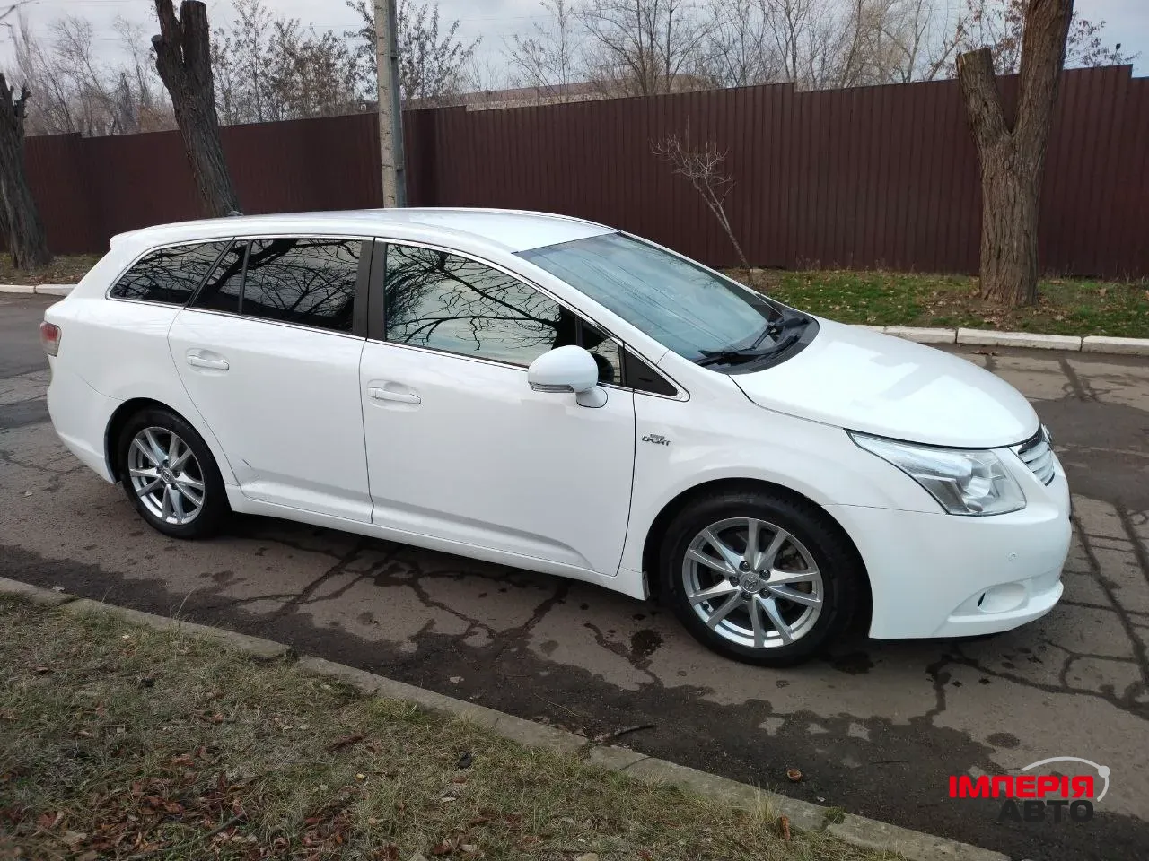 Toyota Avensis - фото 3