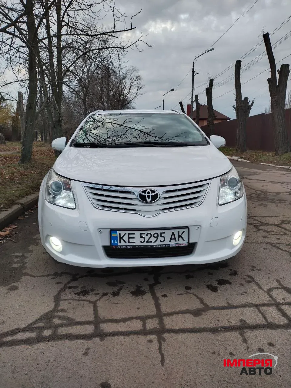 Toyota Avensis - фото 1