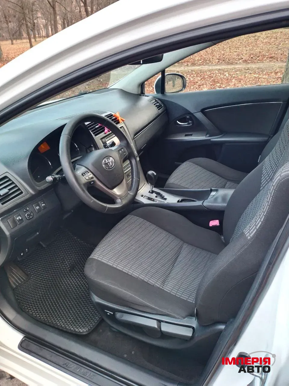 Toyota Avensis - фото 7