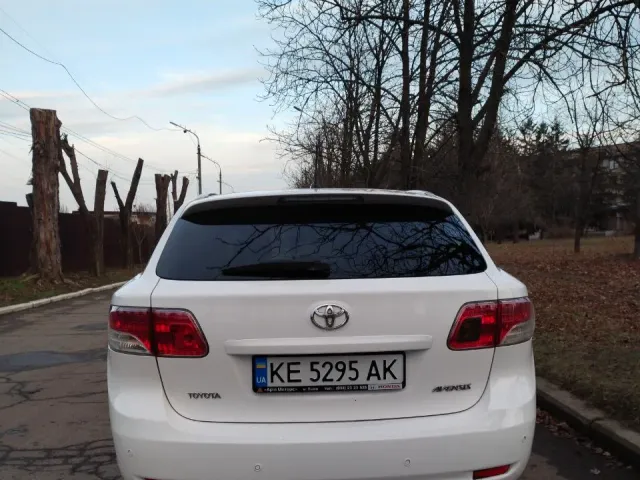 Toyota Avensis - фото 5