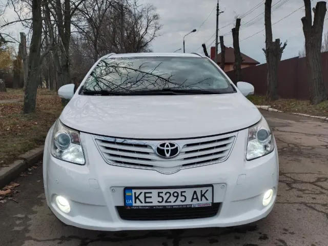 Toyota Avensis - фото 1