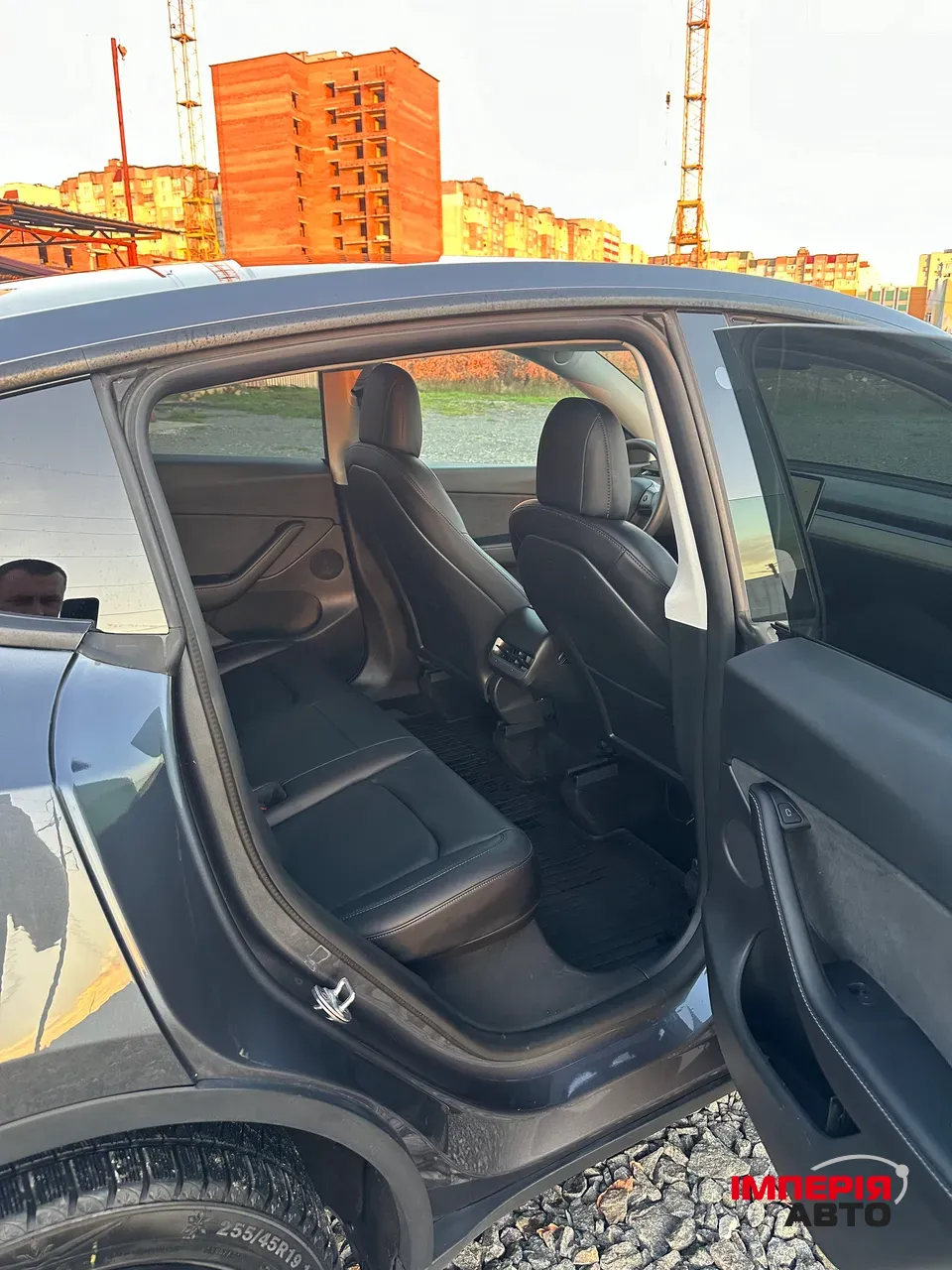 Tesla Model Y - фото 12