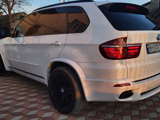 BMW X5 - фото 2