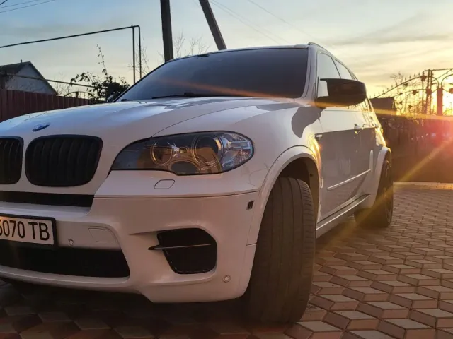 BMW X5 - фото 1