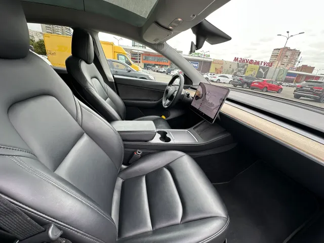 Tesla Model Y - фото 3
