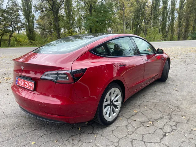 Tesla Model 3 - фото 3