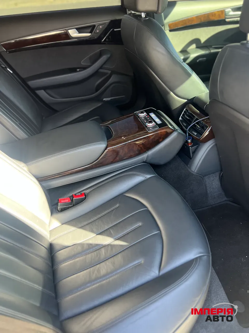 Audi A8 - фото 11