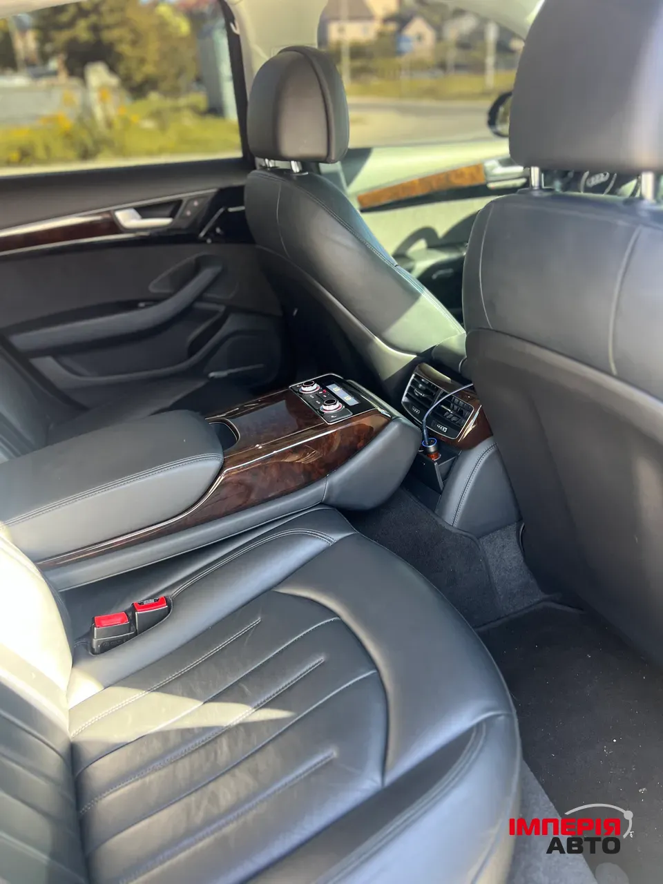 Audi A8 - фото 12