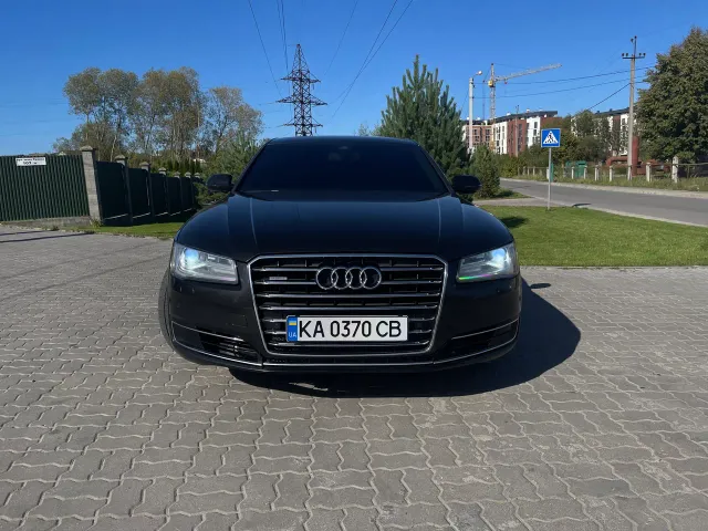Audi A8 - фото 1