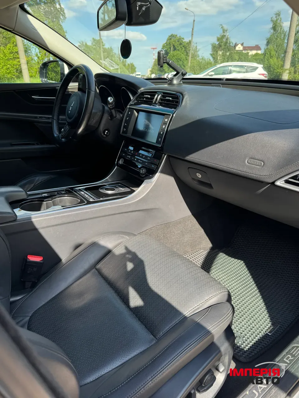 Jaguar XE - фото 7