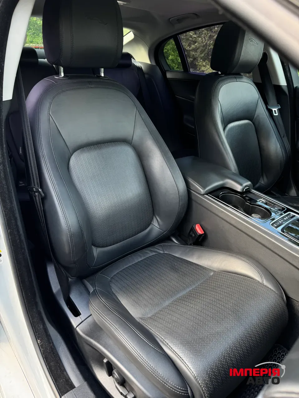 Jaguar XE - фото 8