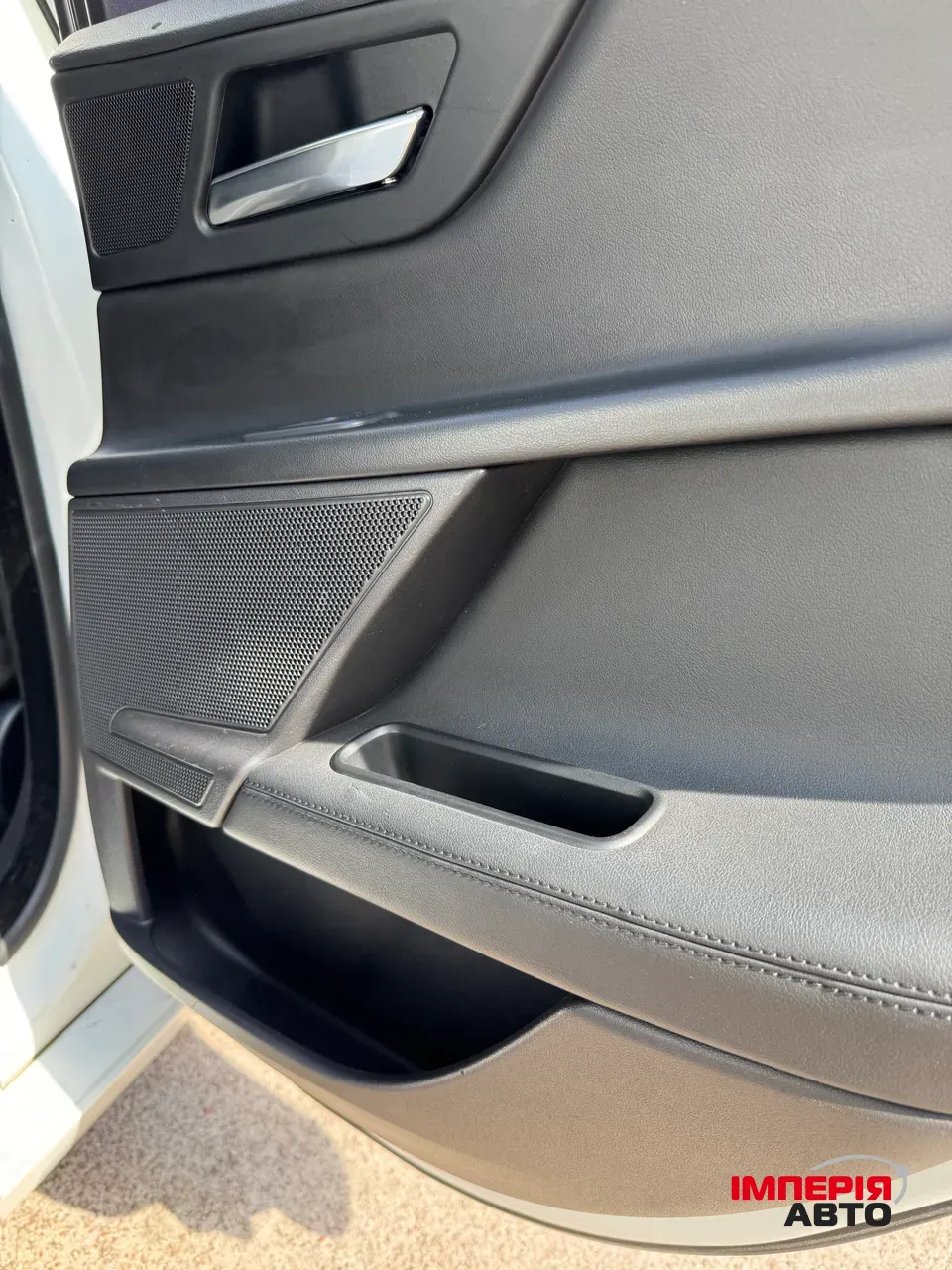 Jaguar XE - фото 11