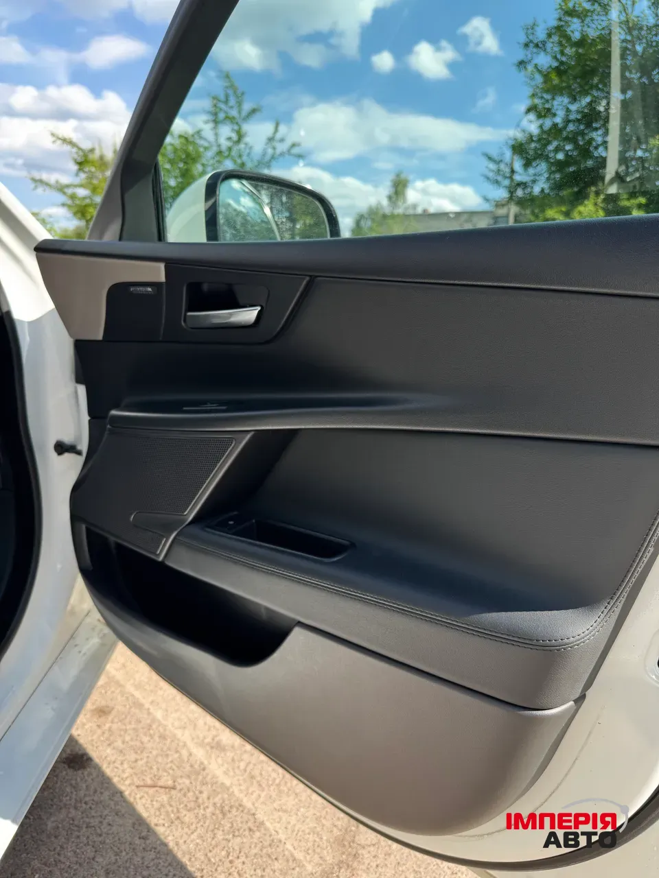 Jaguar XE - фото 9