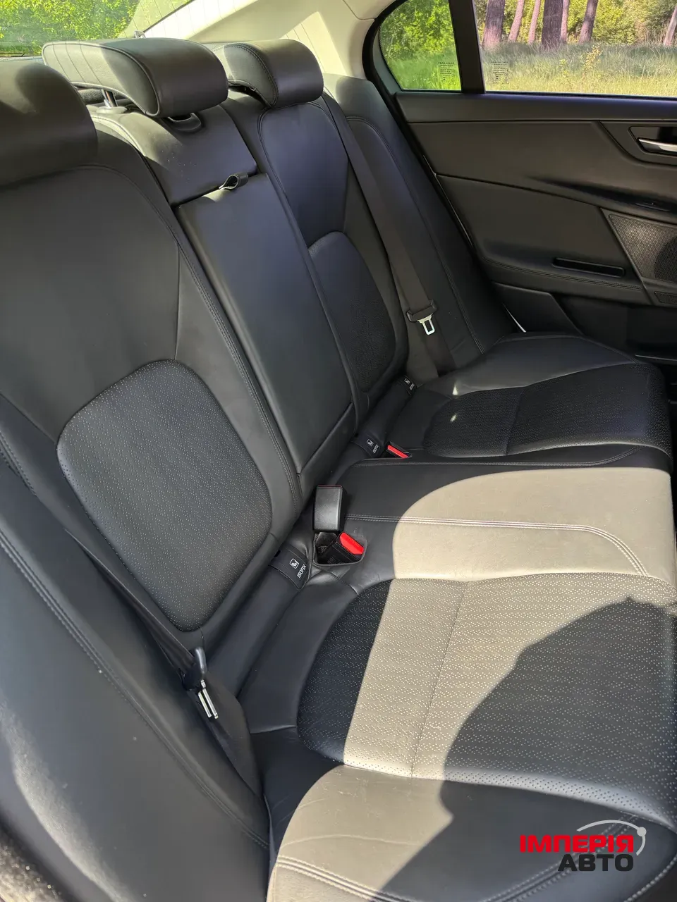 Jaguar XE - фото 14