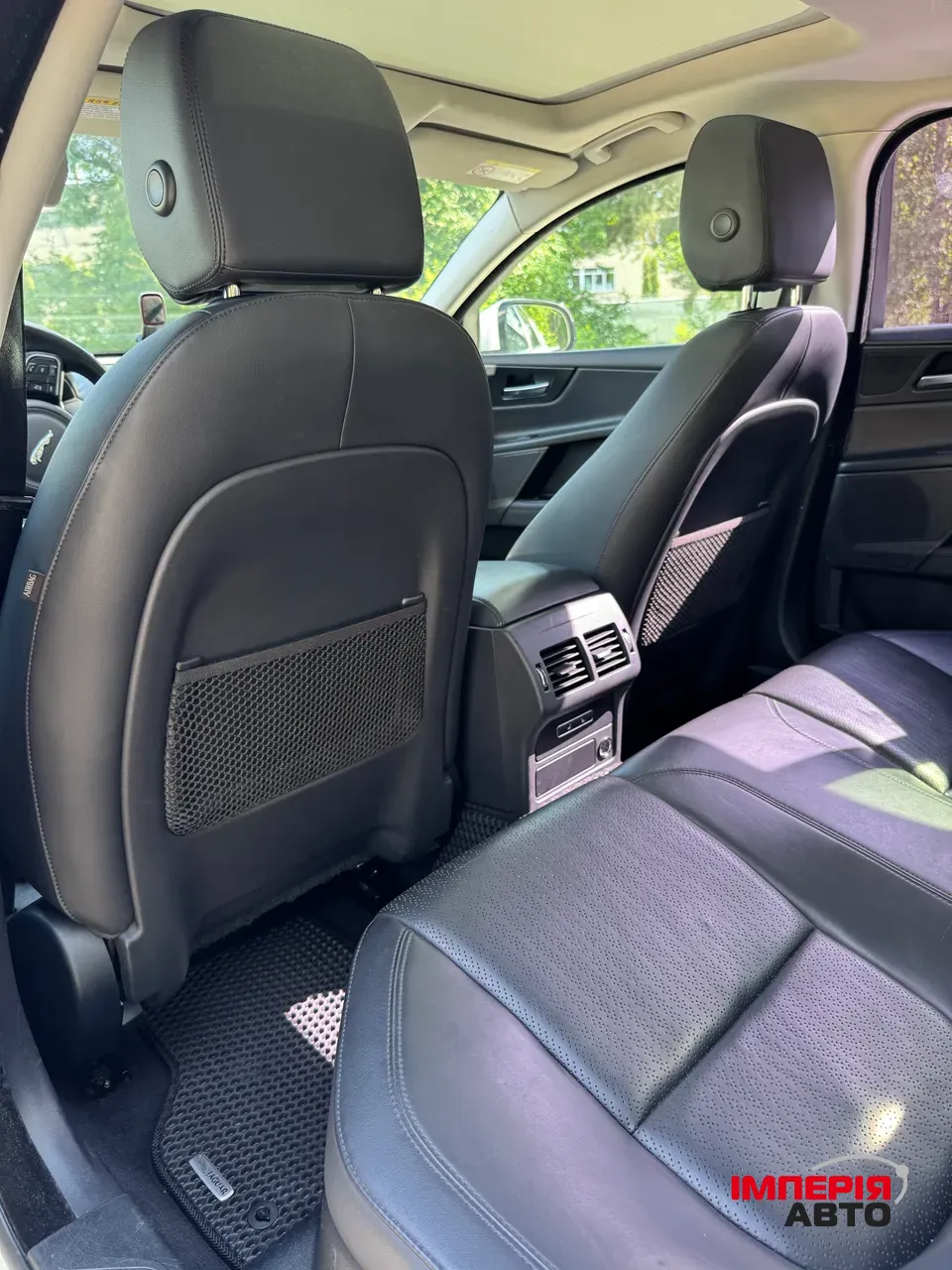 Jaguar XE - фото 17