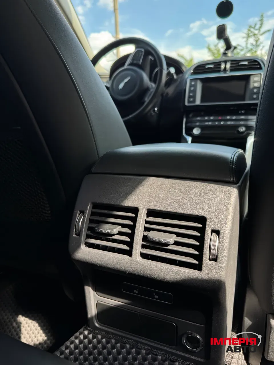 Jaguar XE - фото 13