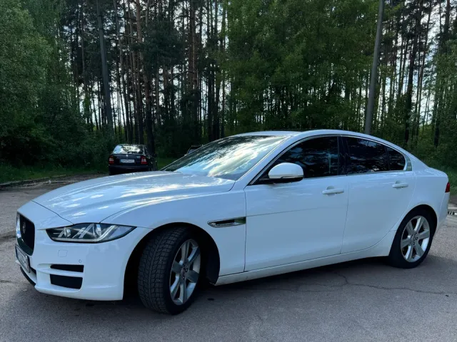 Jaguar XE - фото 1