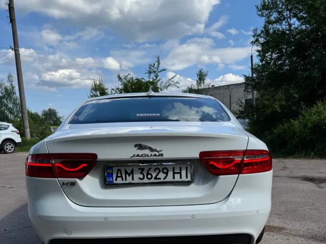 Jaguar XE - фото 4