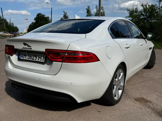 Jaguar XE - фото 5