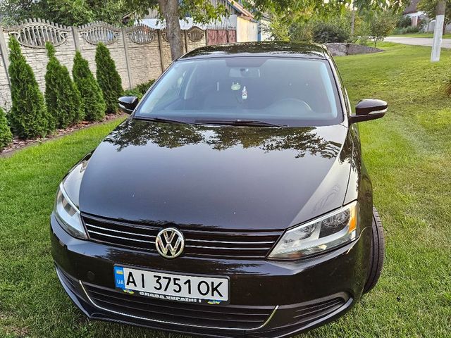 Volkswagen Jetta - фото 1