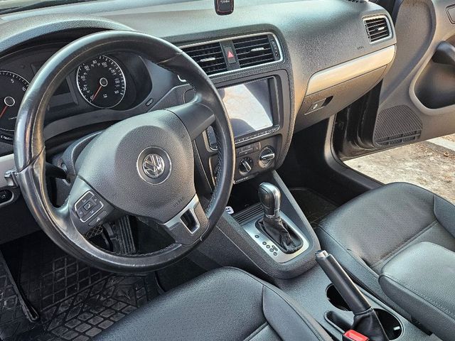 Volkswagen Jetta - фото 4