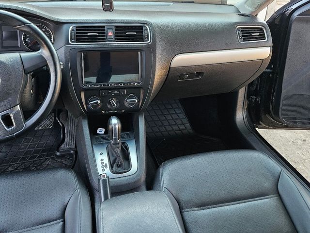 Volkswagen Jetta - фото 5