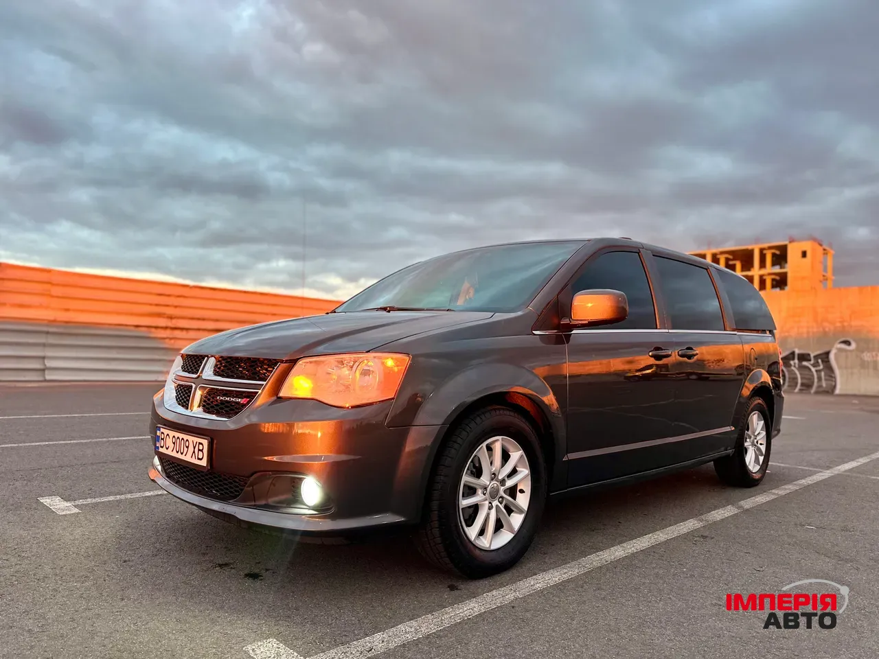 Dodge Caravan - фото 1