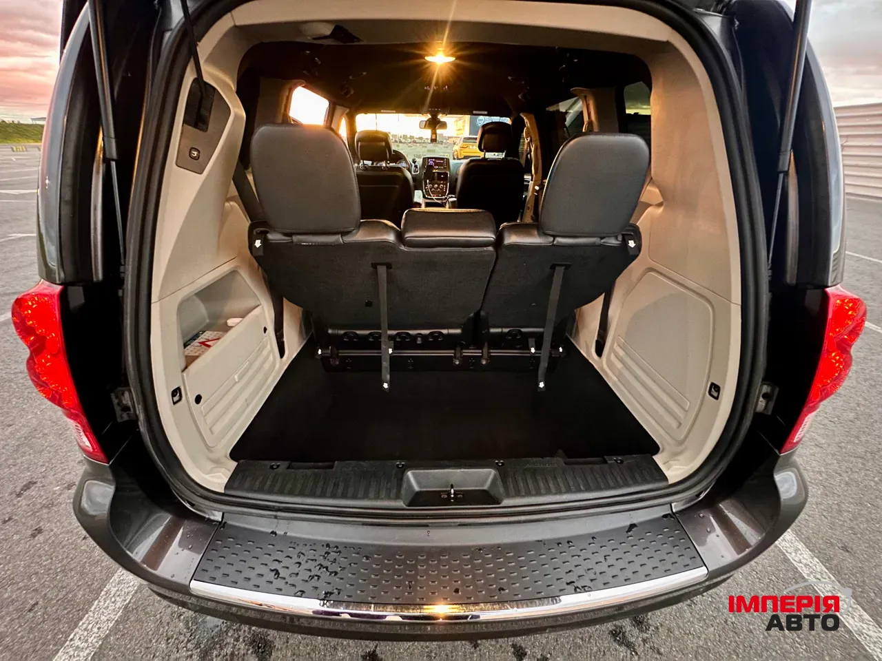 Dodge Caravan - фото 12