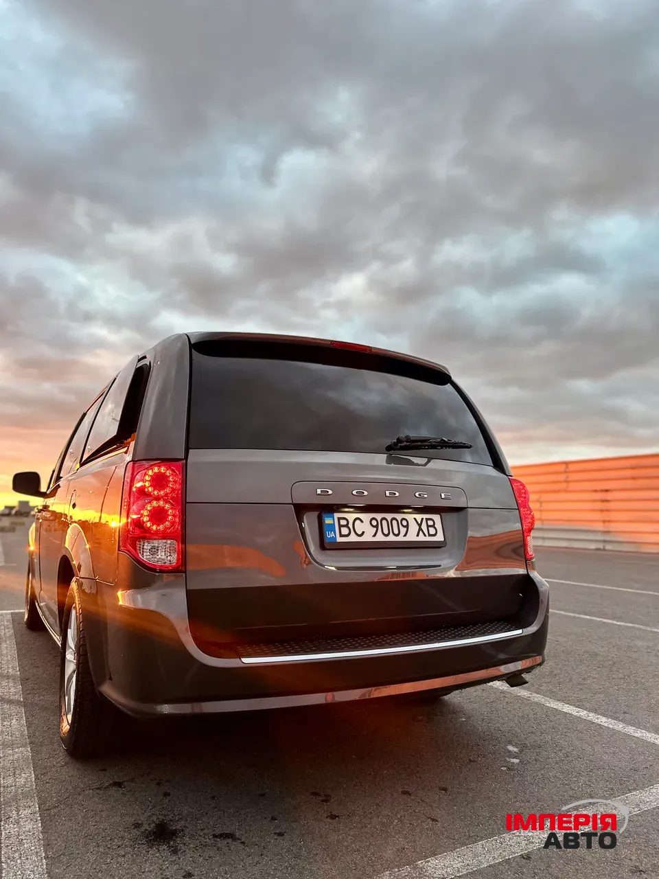 Dodge Caravan - фото 7