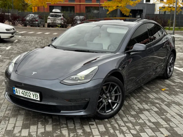 Tesla Model 3 - фото 1