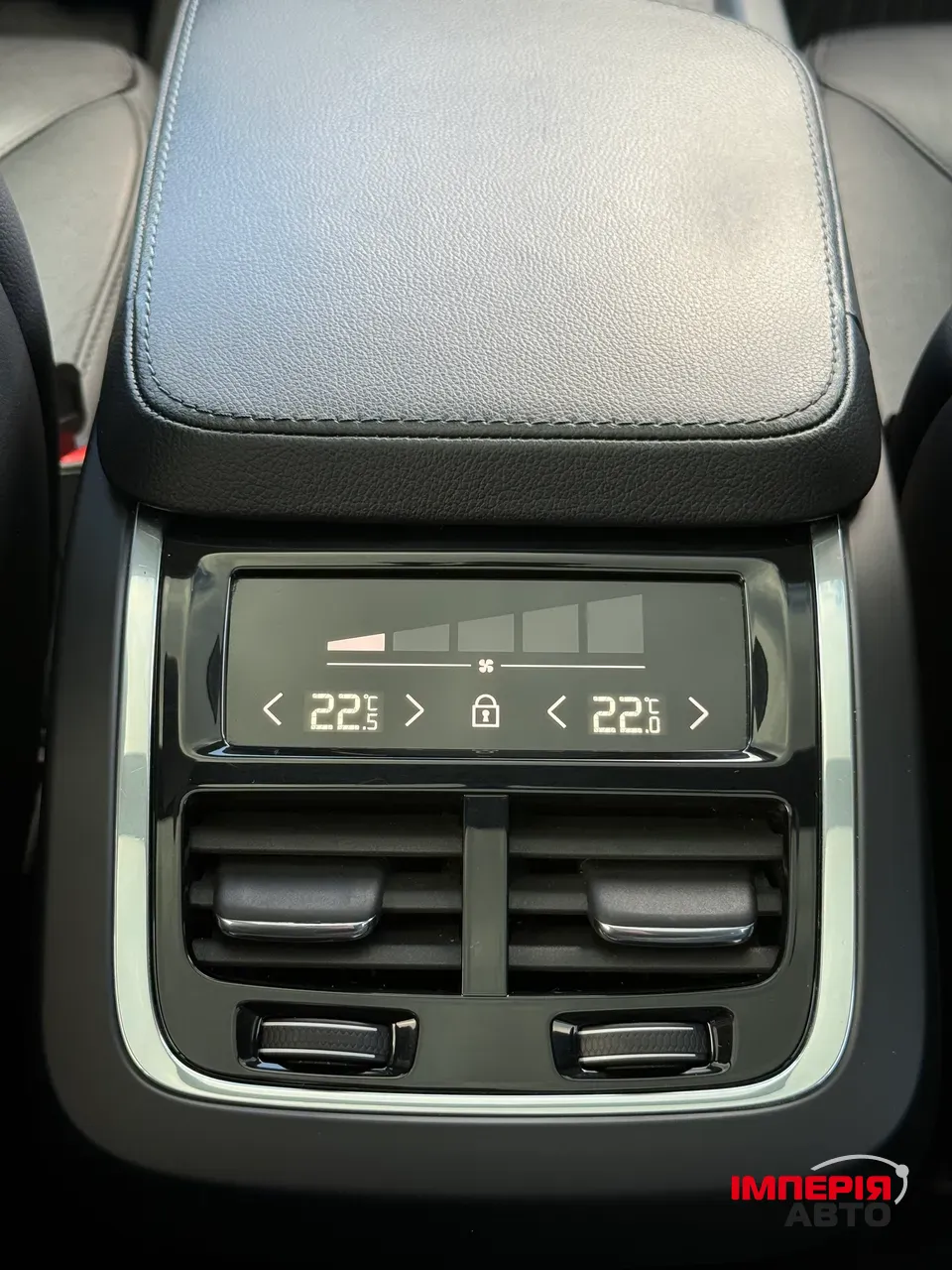 Volvo XC90 - фото 27