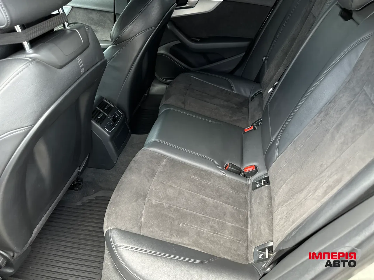 Audi A4 - фото 29