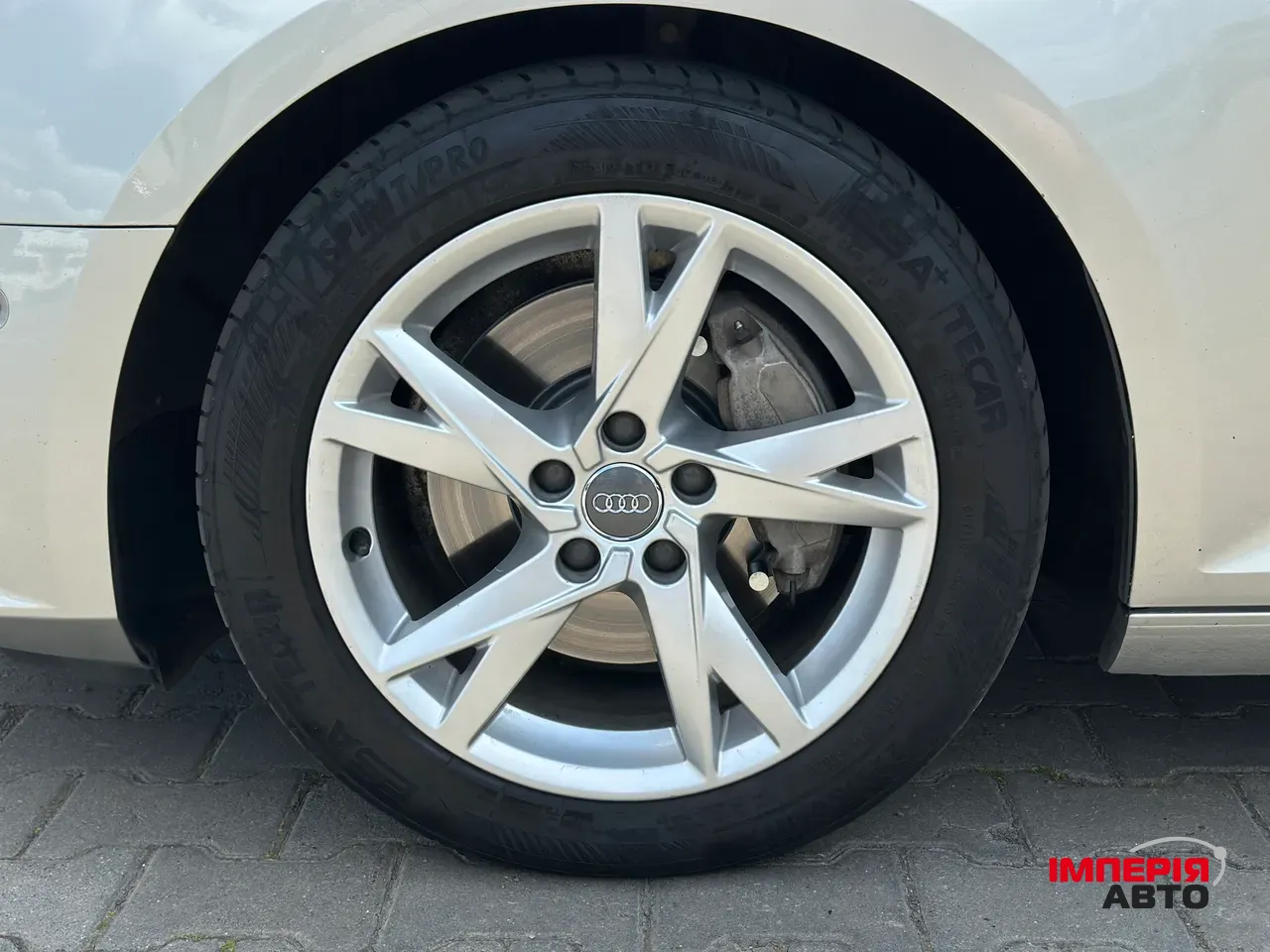 Audi A4 - фото 13