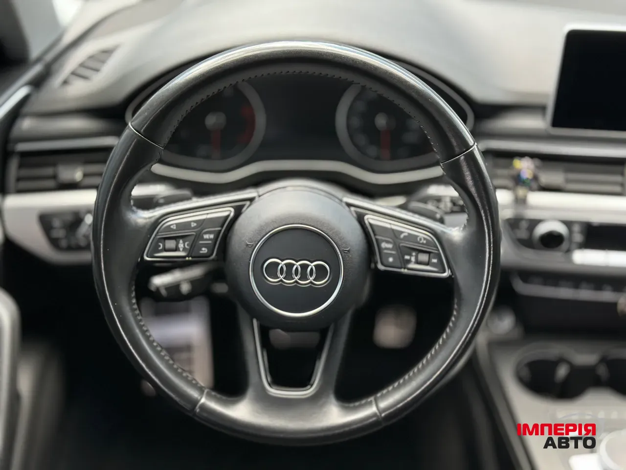 Audi A4 - фото 32