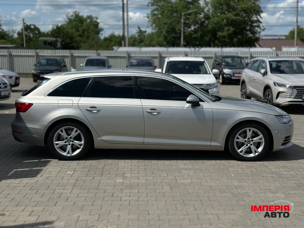 Audi A4 - фото 11